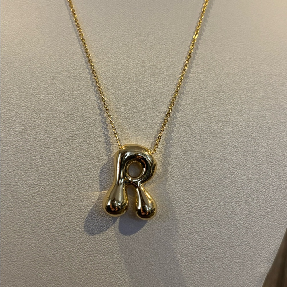 Anthropologie bubble letter monogram necklace in gold, letter R